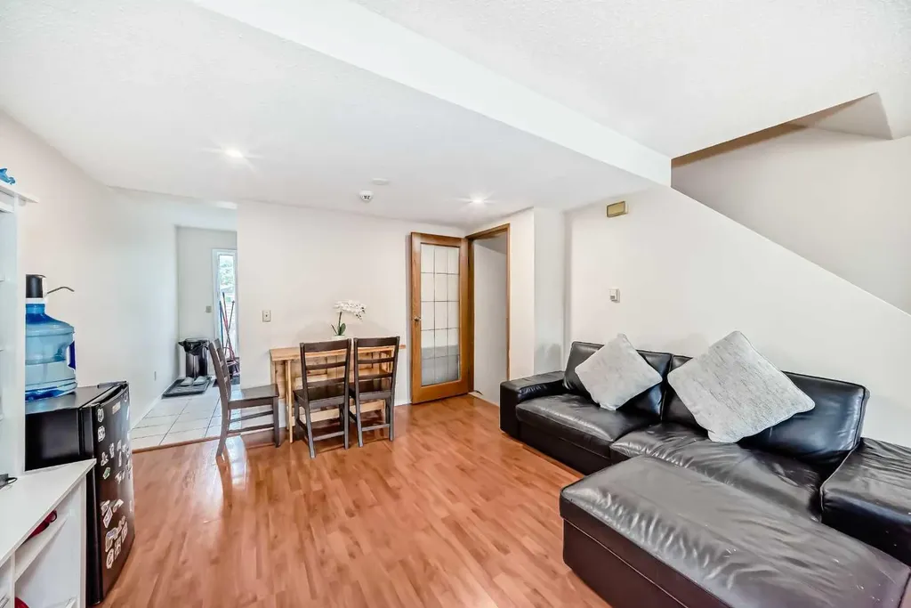 110 Edgeburn Crescent NW Calgary AB T3A 4K3