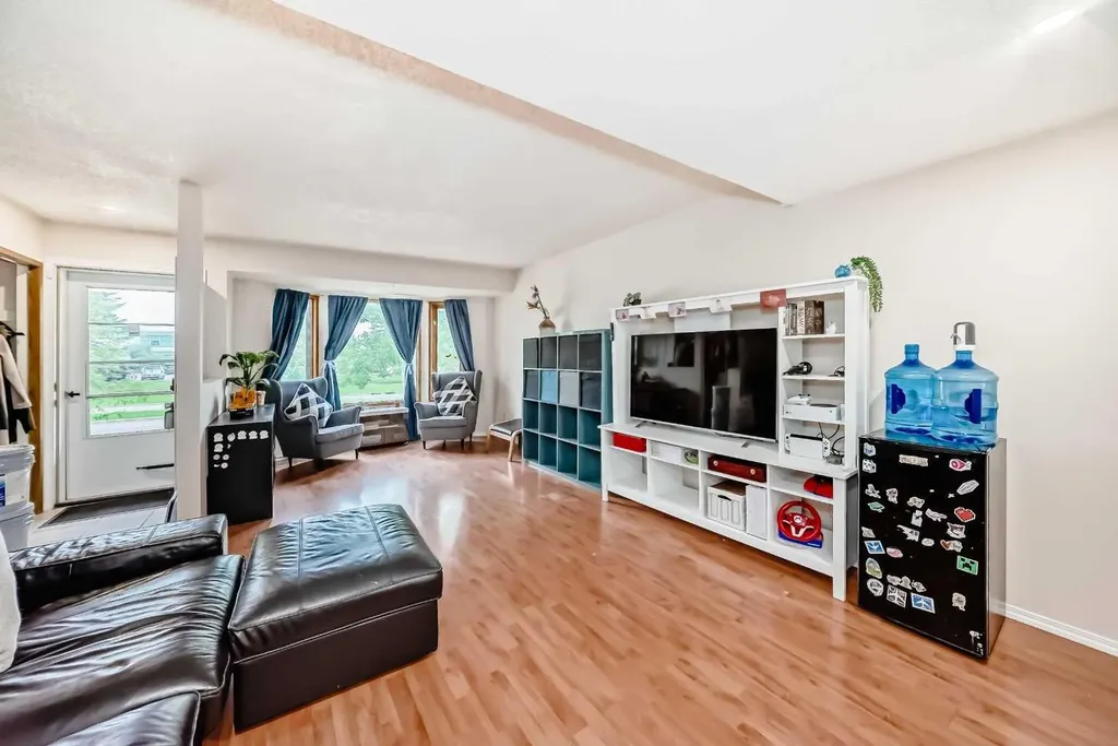 110 Edgeburn Crescent NW Calgary AB T3A 4K3