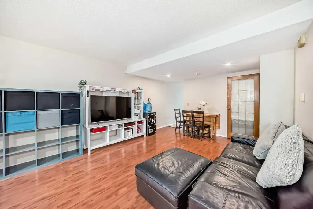 110 Edgeburn Crescent NW Calgary AB T3A 4K3