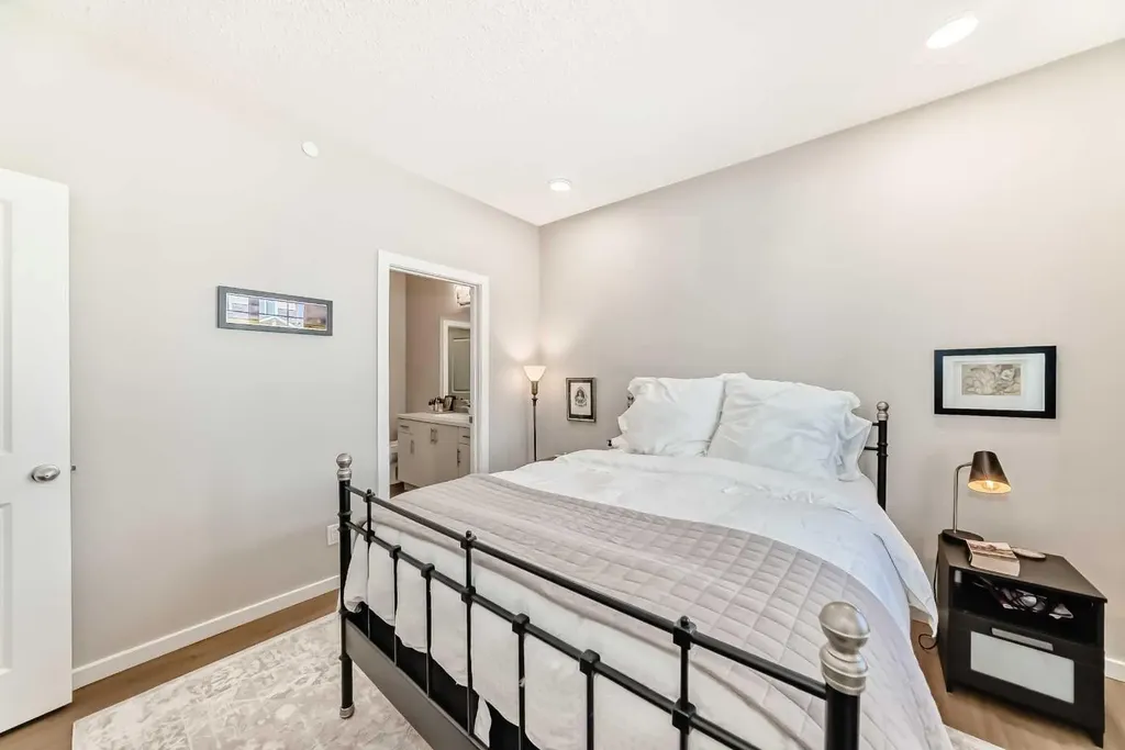 277 Lucas Avenue NW Calgary AB T3P 1S3