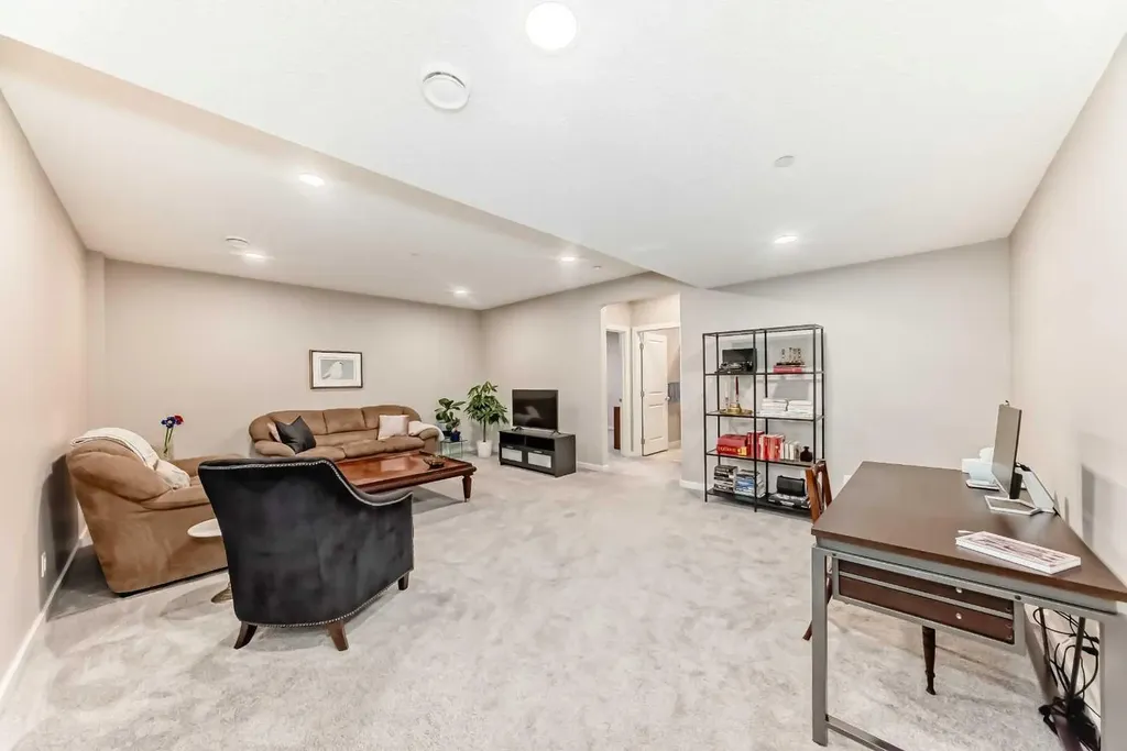277 Lucas Avenue NW Calgary AB T3P 1S3