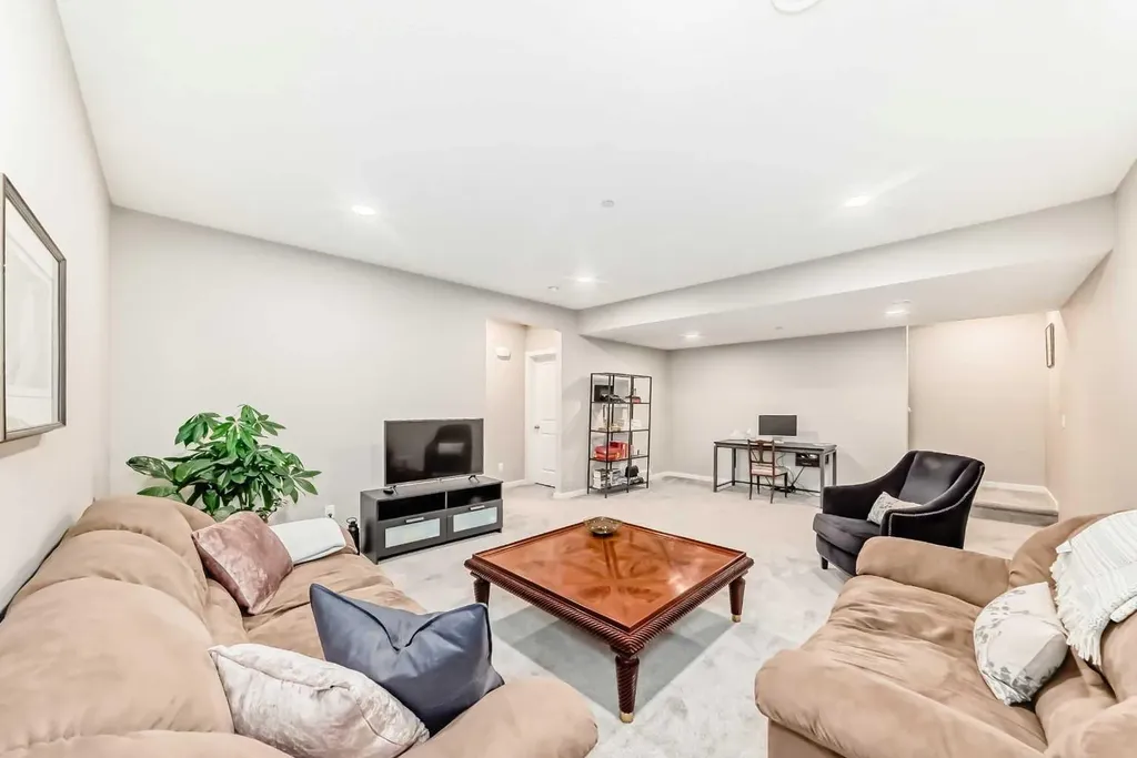 277 Lucas Avenue NW Calgary AB T3P 1S3
