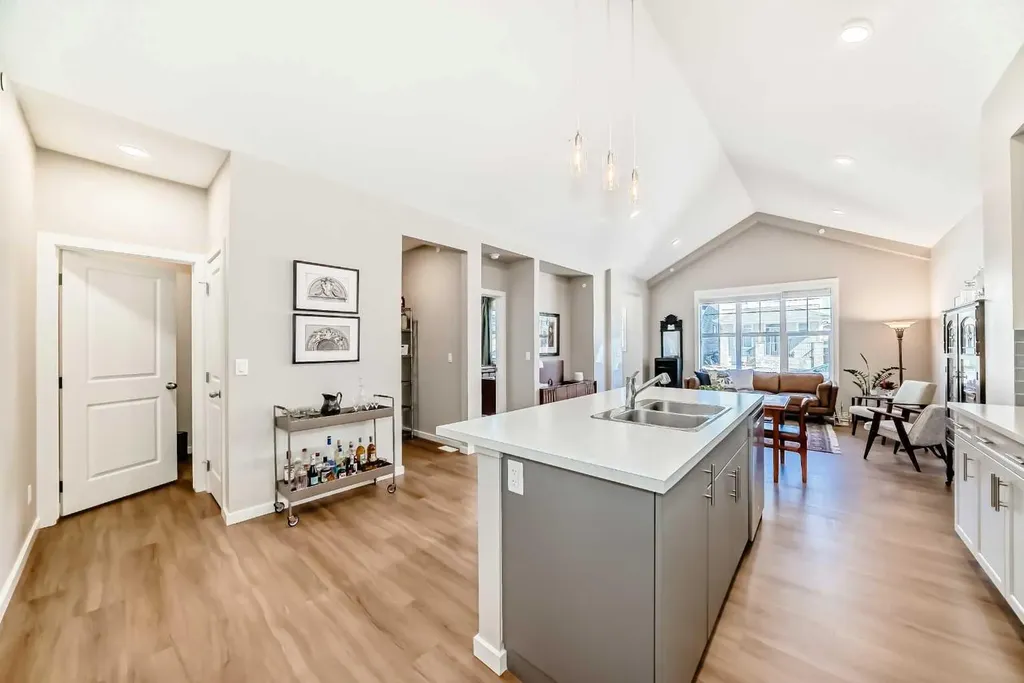 277 Lucas Avenue NW Calgary AB T3P 1S3