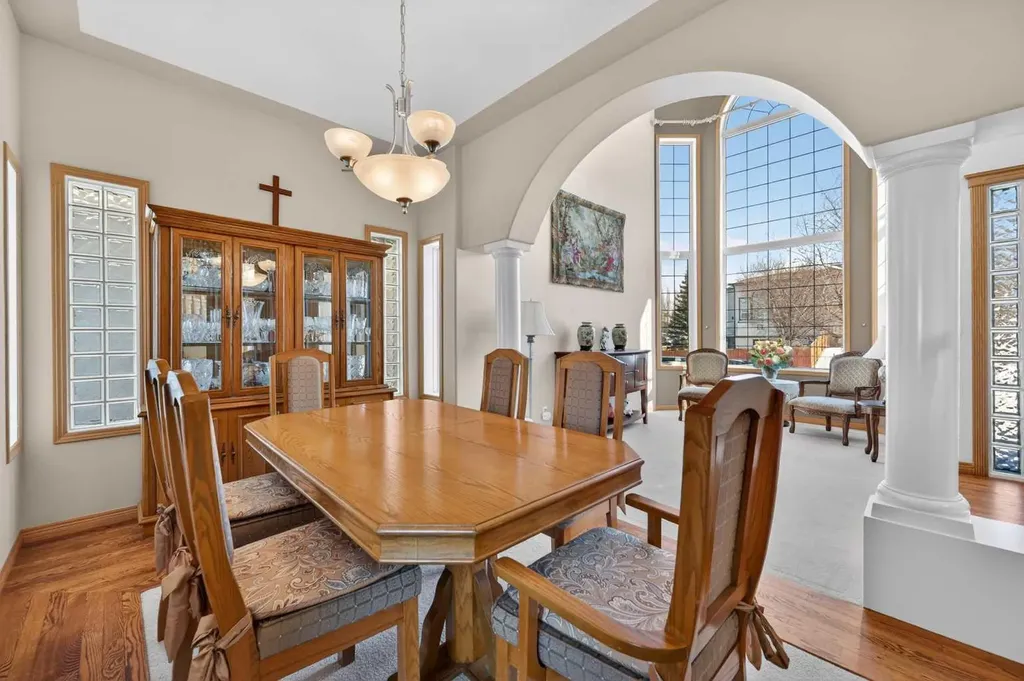 359 Rocky Ridge Drive NW Calgary AB T3G4X3
