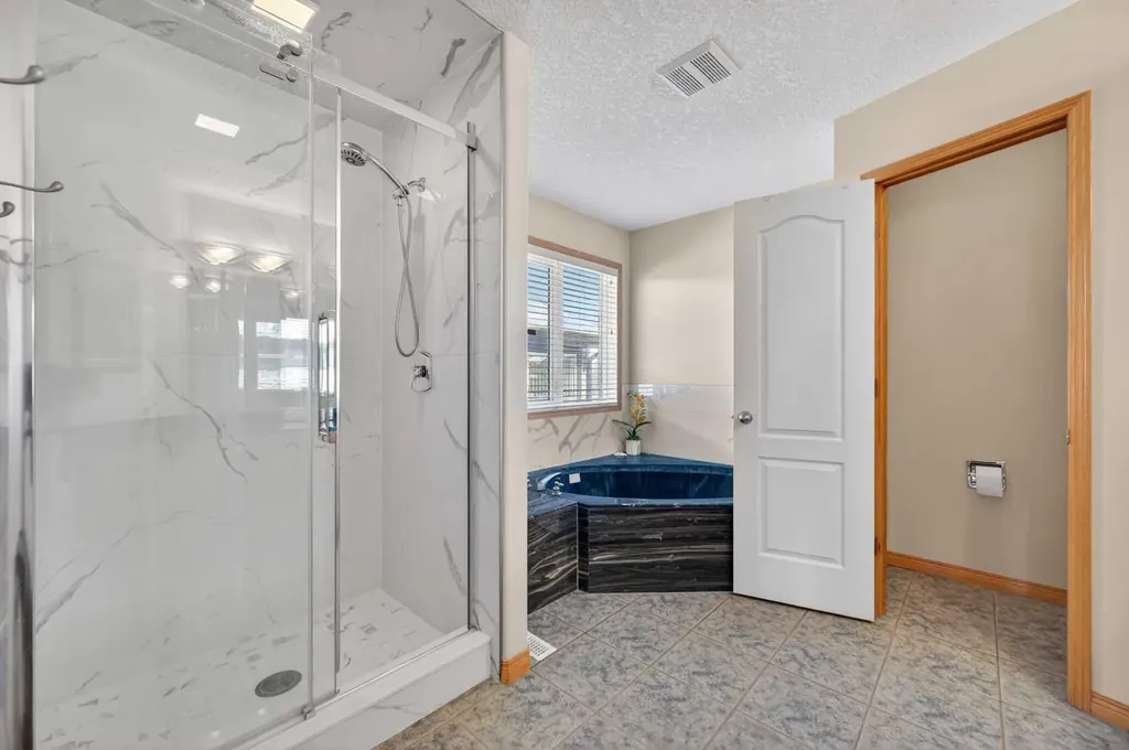 359 Rocky Ridge Drive NW Calgary AB T3G4X3