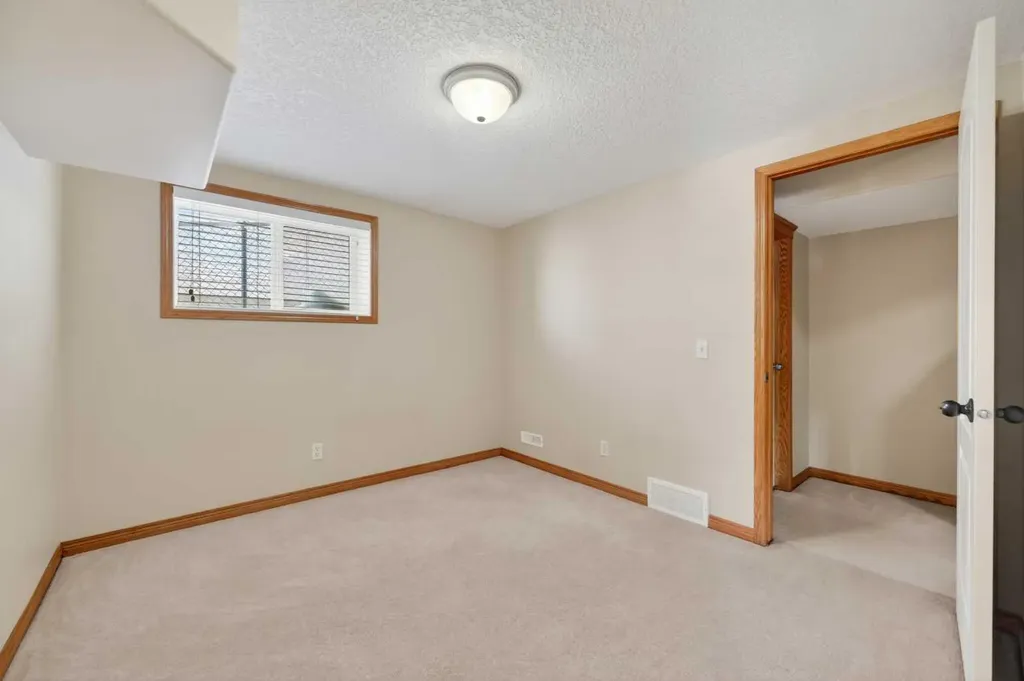 359 Rocky Ridge Drive NW Calgary AB T3G4X3