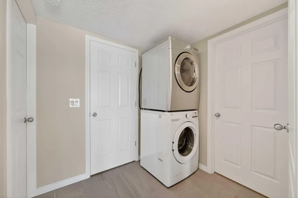 359 Rocky Ridge Drive NW Calgary AB T3G4X3