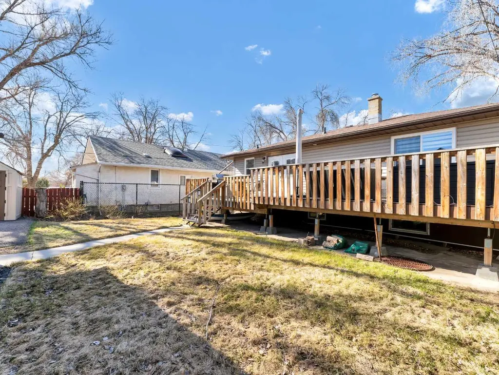 109 9 Street NE Medicine Hat AB T1A 5S2
