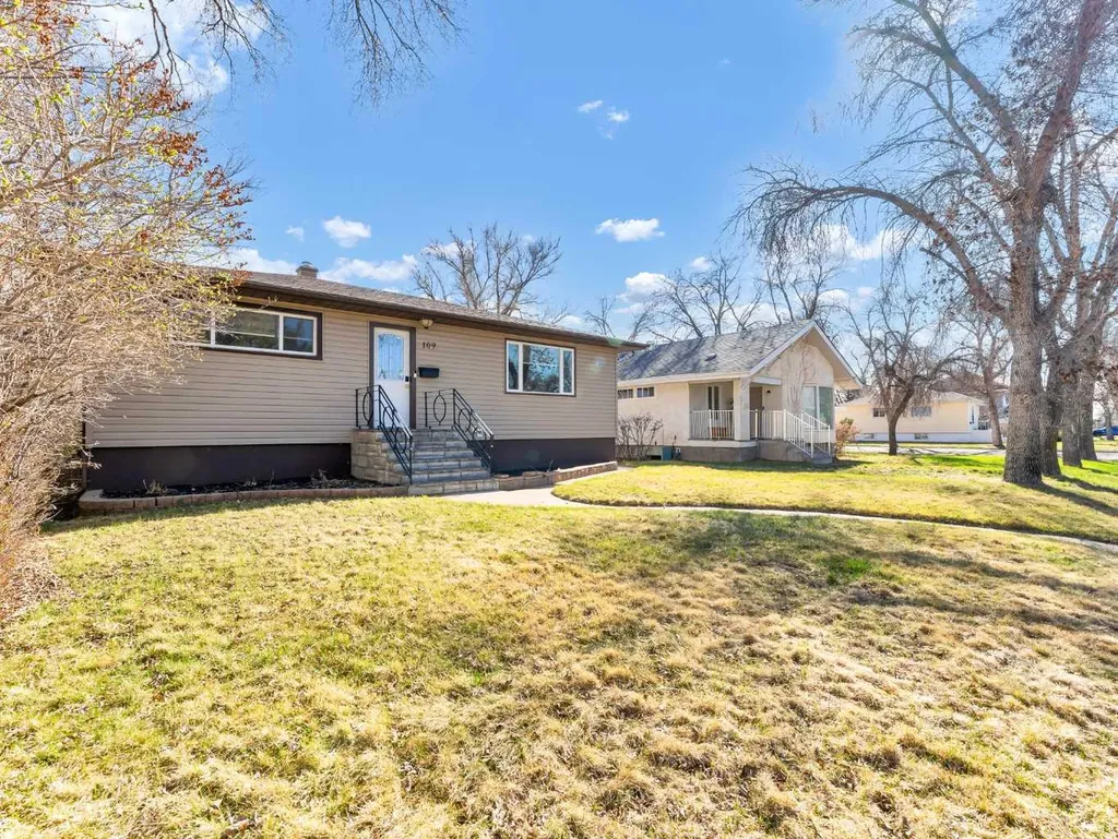 109 9 Street NE Medicine Hat AB T1A 5S2