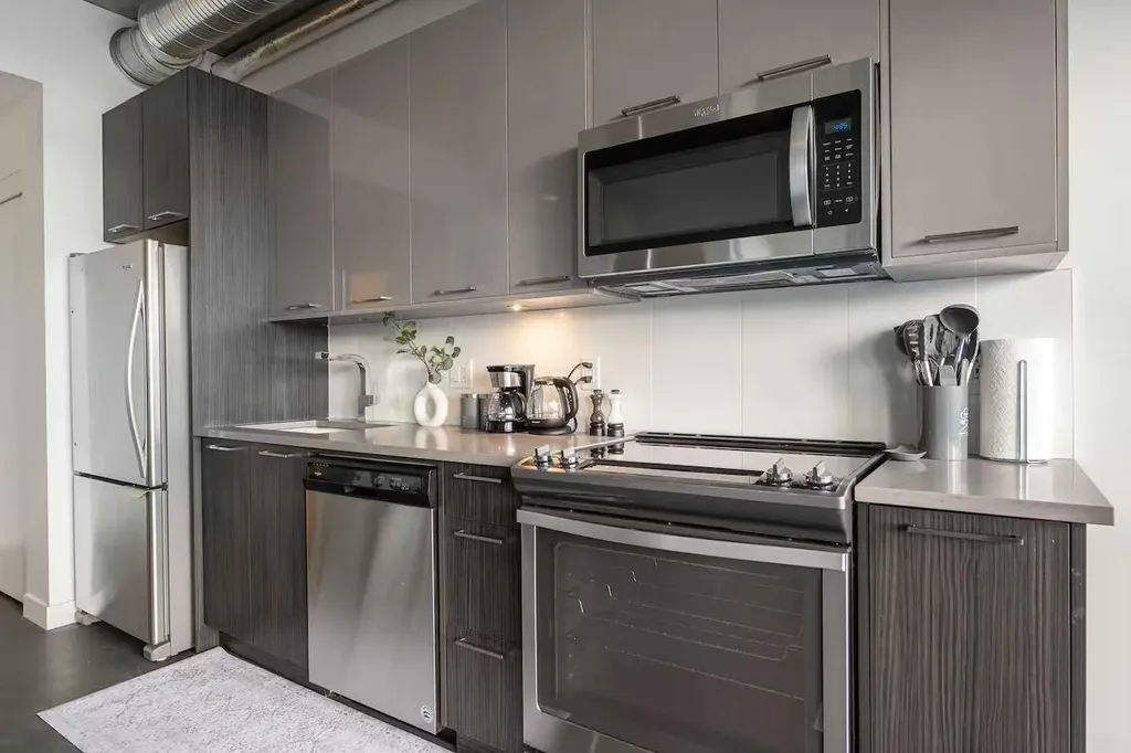 624 8 Avenue SE Calgary AB T2G 1S7