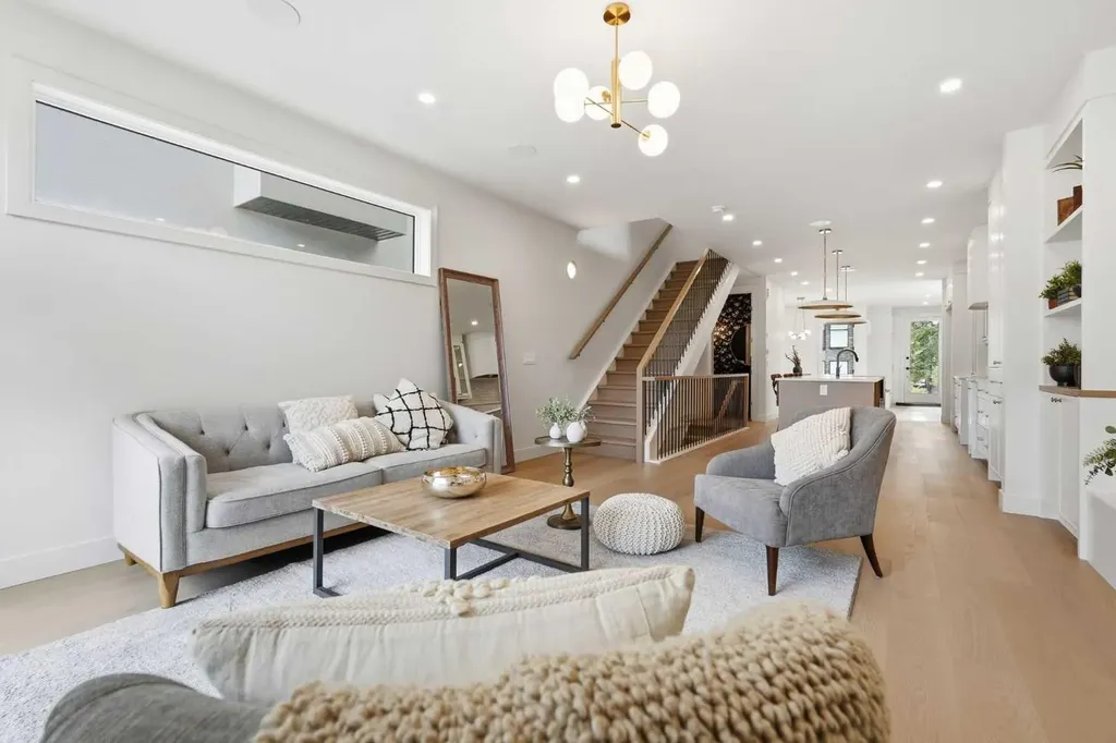 2521 19a Street SW Calgary AB T2T 4Z1