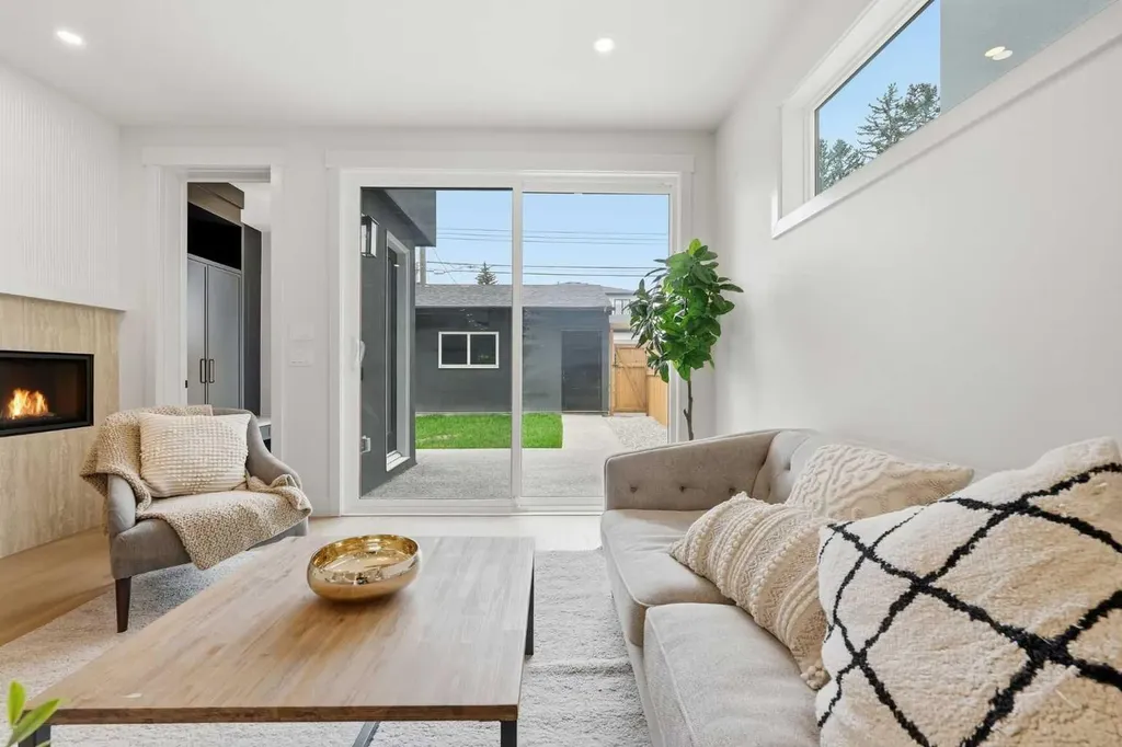 2521 19a Street SW Calgary AB T2T 4Z1