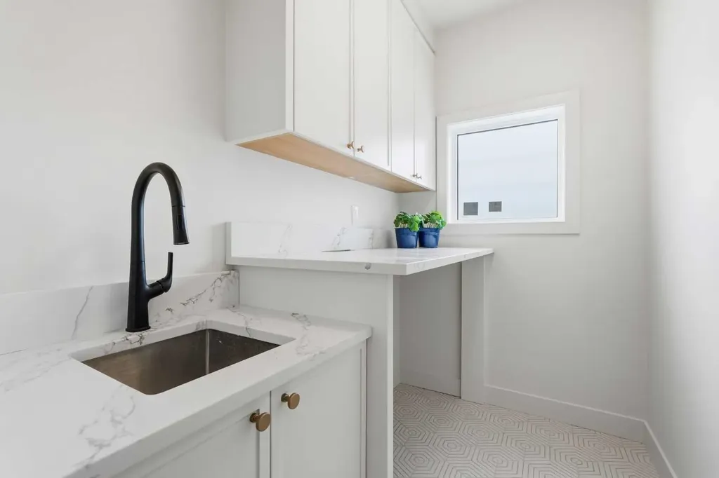 2521 19a Street SW Calgary AB T2T 4Z1