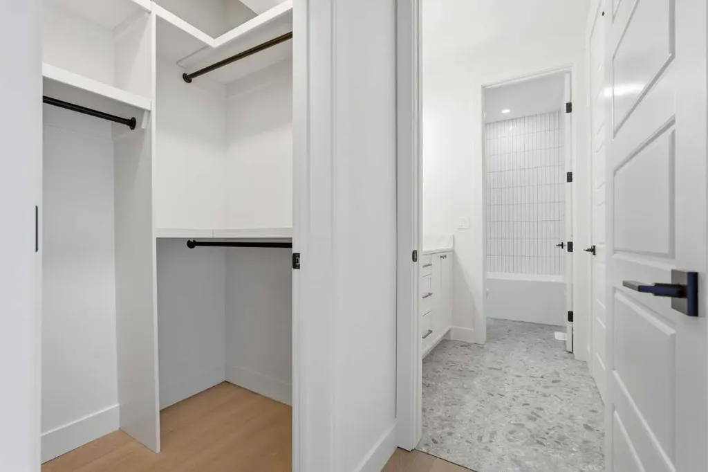 2521 19a Street SW Calgary AB T2T 4Z1