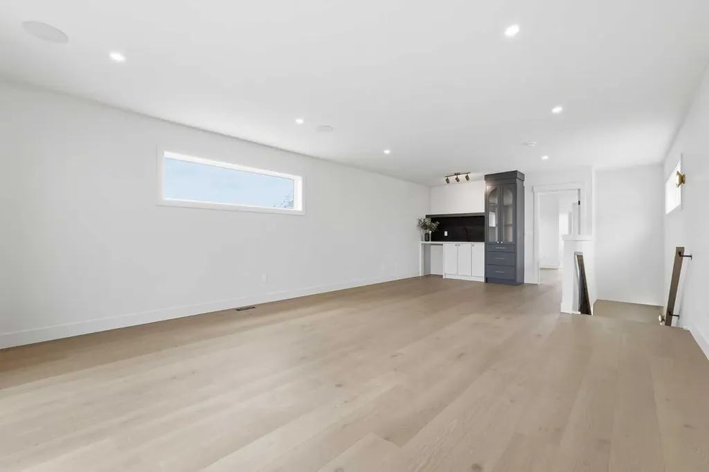 2521 19a Street SW Calgary AB T2T 4Z1