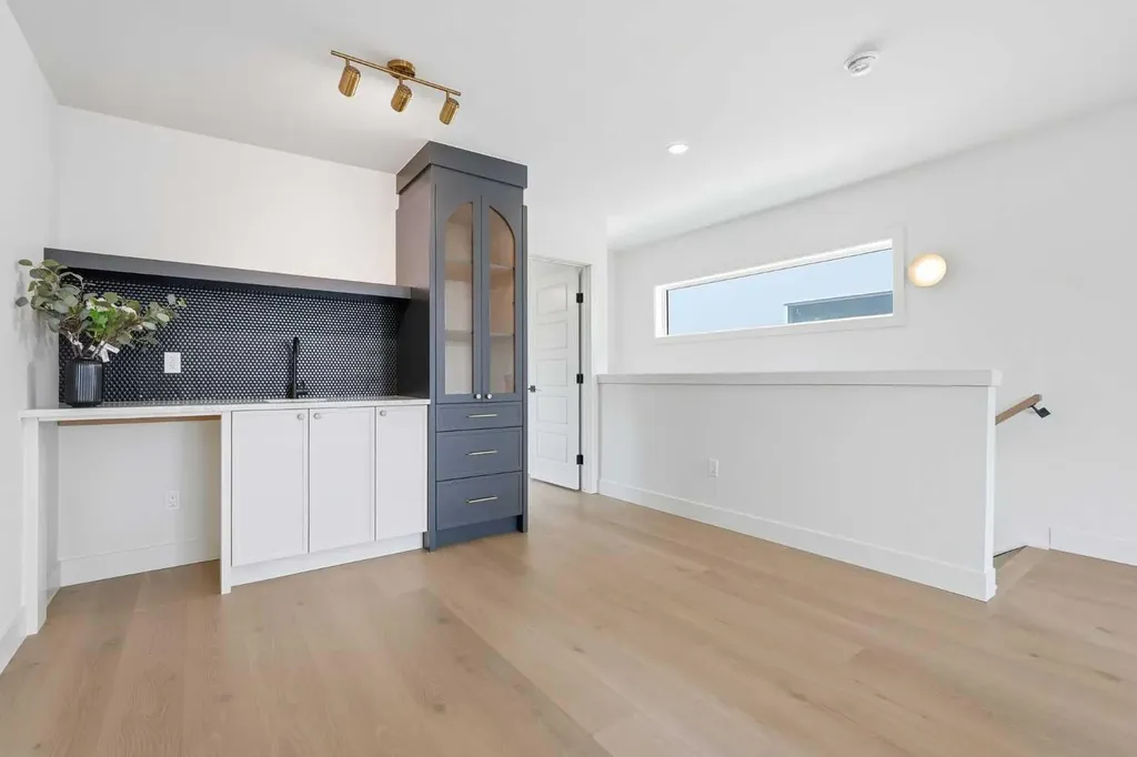 2521 19a Street SW Calgary AB T2T 4Z1