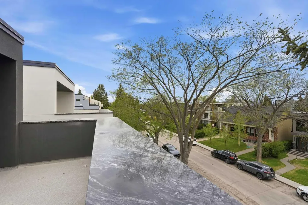 2521 19a Street SW Calgary AB T2T 4Z1