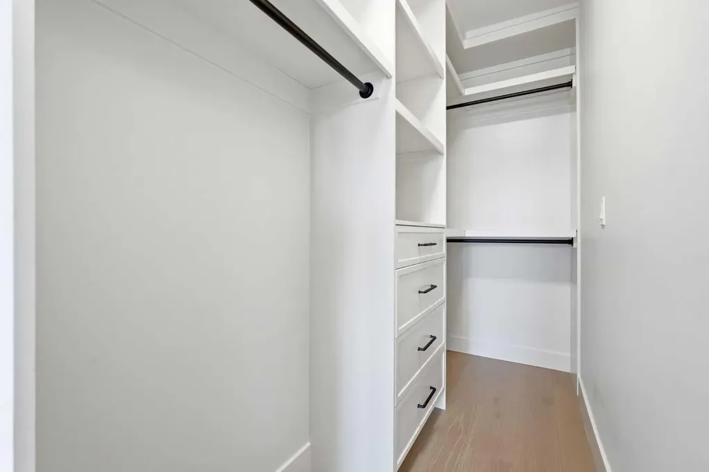 2521 19a Street SW Calgary AB T2T 4Z1