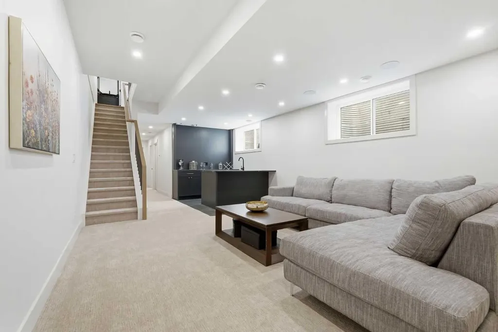 2521 19a Street SW Calgary AB T2T 4Z1