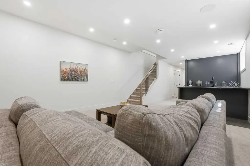 2521 19a Street SW Calgary AB T2T 4Z1