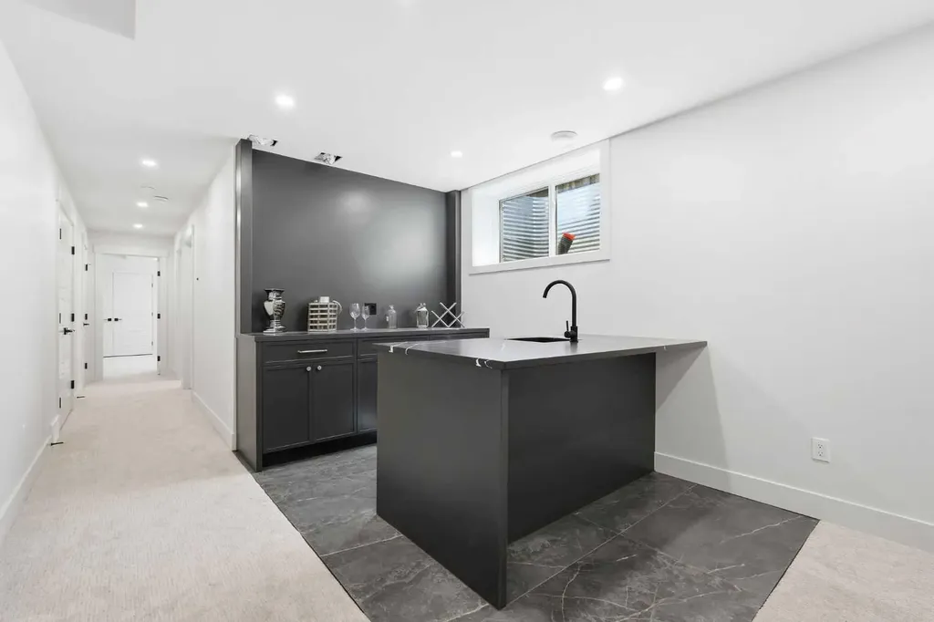 2521 19a Street SW Calgary AB T2T 4Z1