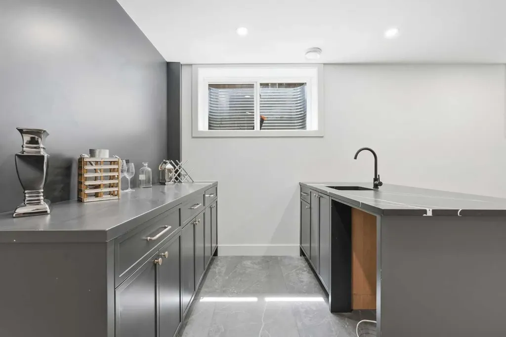 2521 19a Street SW Calgary AB T2T 4Z1