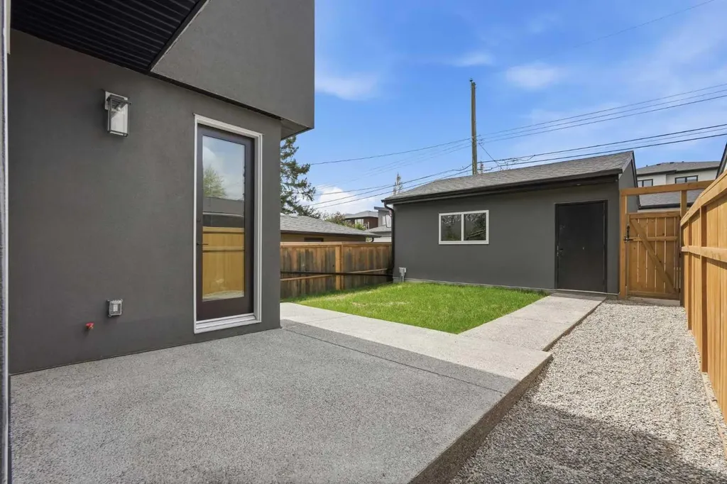 2521 19a Street SW Calgary AB T2T 4Z1