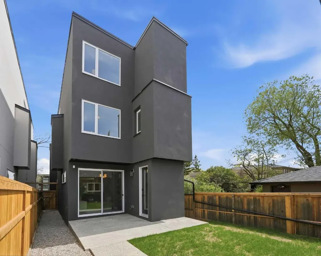 2521 19a Street SW Calgary AB T2T 4Z1