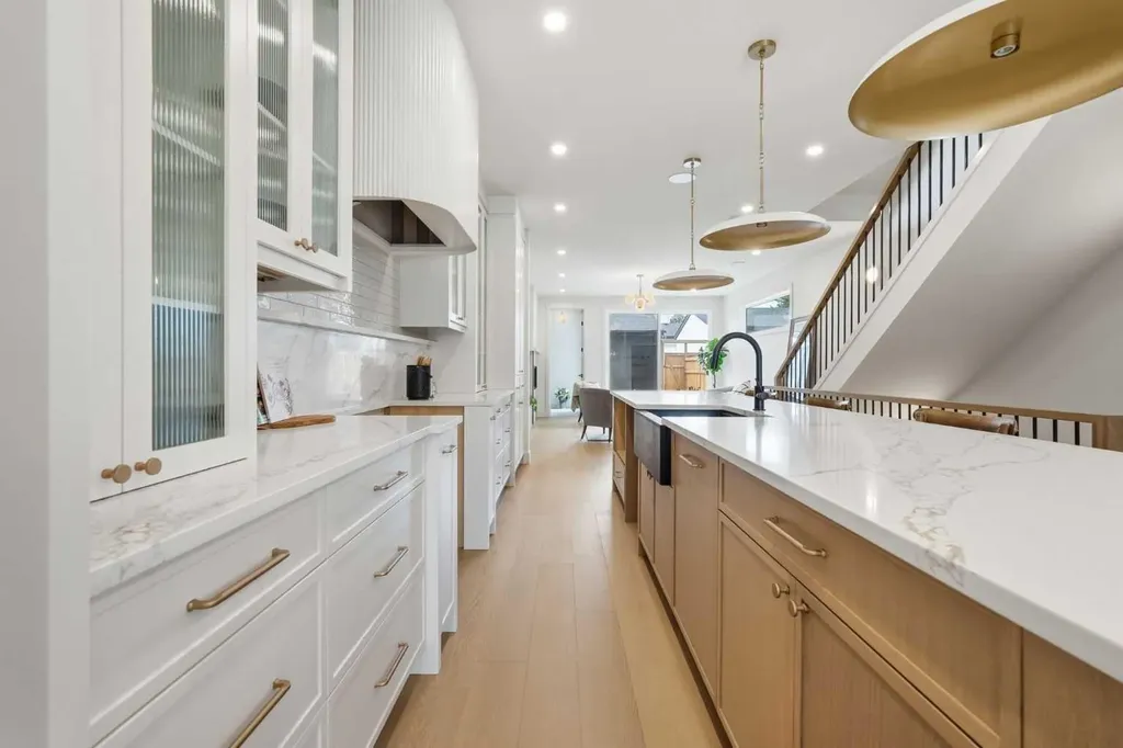 2521 19a Street SW Calgary AB T2T 4Z1