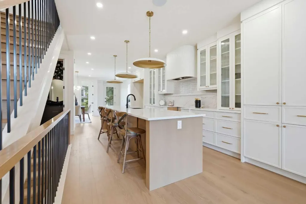 2521 19a Street SW Calgary AB T2T 4Z1