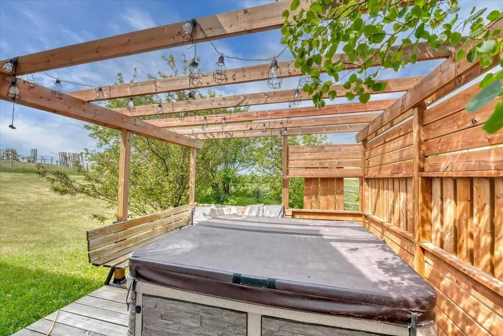 233076 Range Road 245 Rural Wheatland County AB T1P 1J6