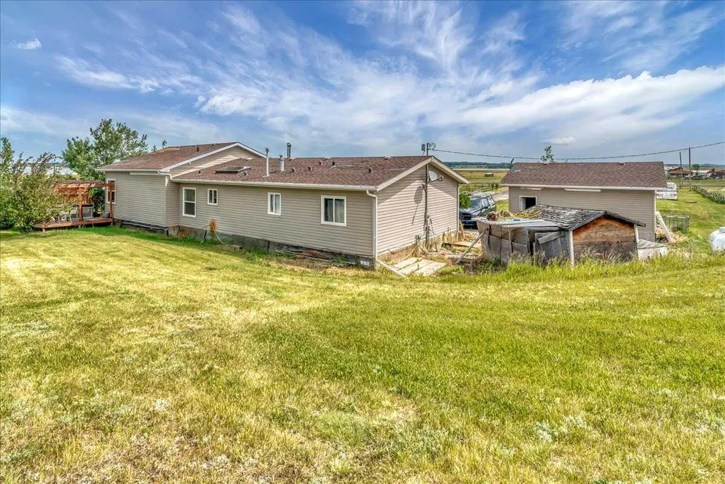 233076 Range Road 245 Rural Wheatland County AB T1P 1J6