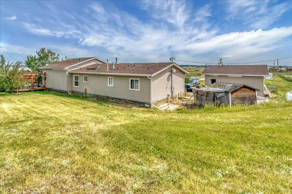 233076 Range Road 245 Rural Wheatland County AB T1P 1J6