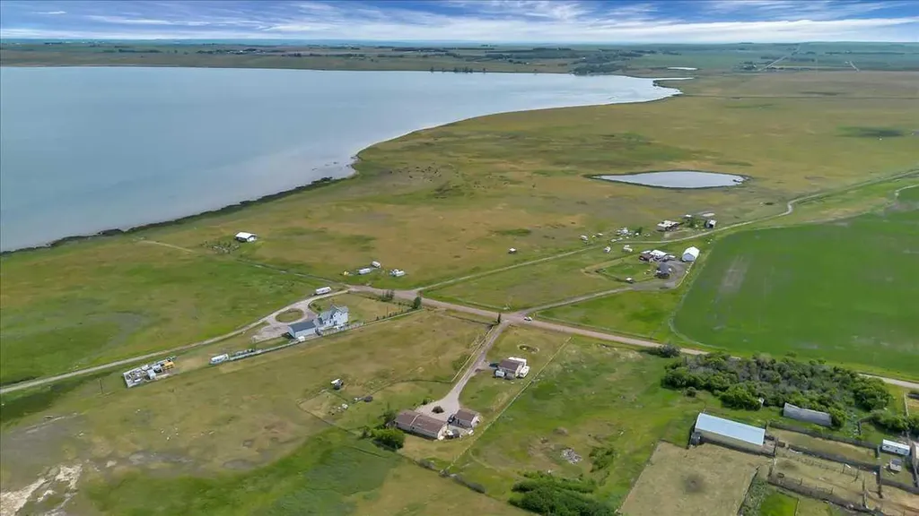 233076 Range Road 245 Rural Wheatland County AB T1P 1J6
