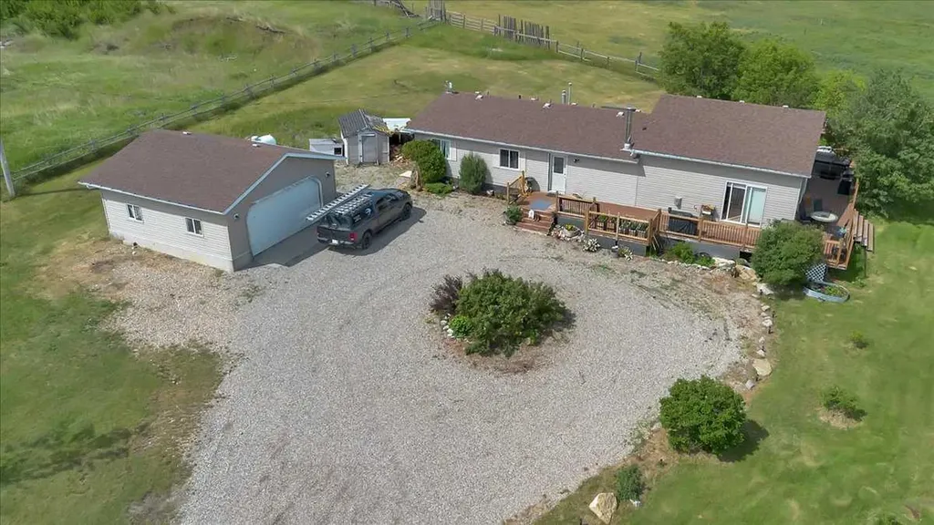 233076 Range Road 245 Rural Wheatland County AB T1P 1J6