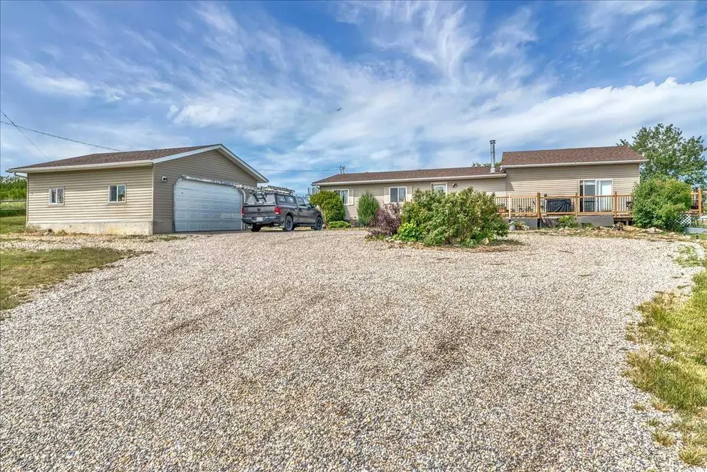 233076 Range Road 245 Rural Wheatland County AB T1P 1J6