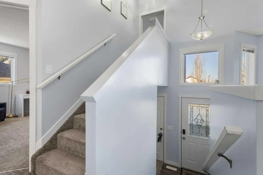 405 Highwood Village Place NW High River AB T1V 1W1