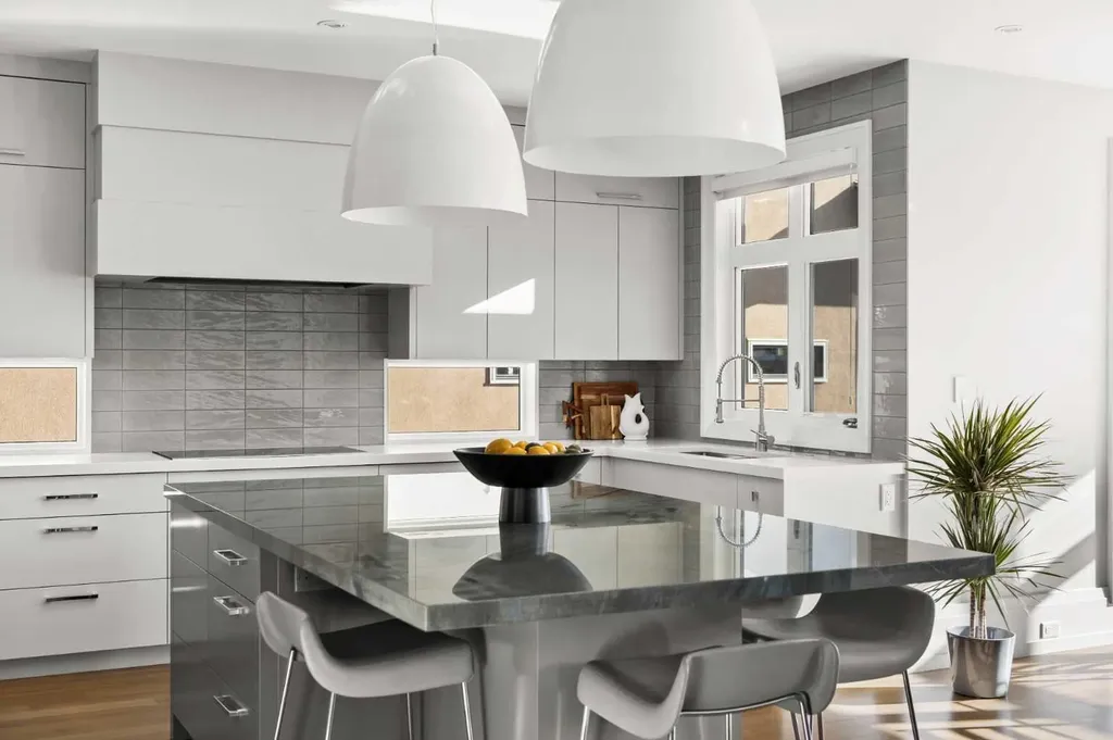 34 Elveden Heights SW Calgary AB T3H 0L1
