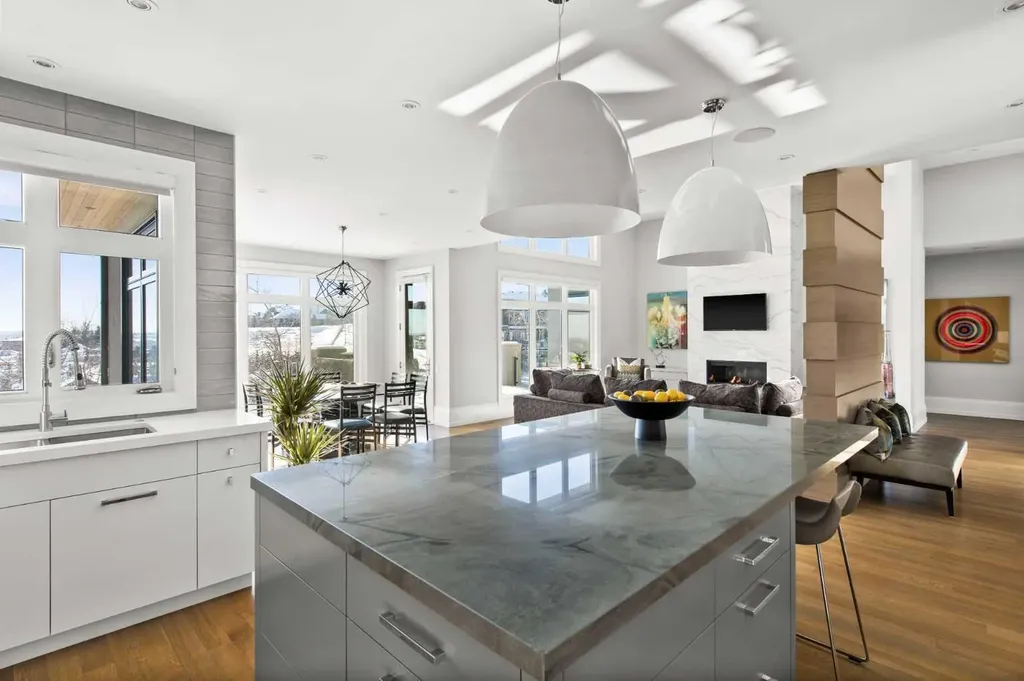34 Elveden Heights SW Calgary AB T3H 0L1