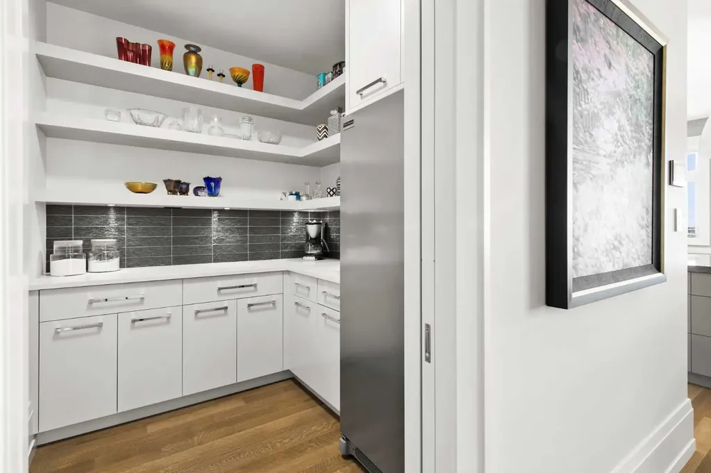 34 Elveden Heights SW Calgary AB T3H 0L1