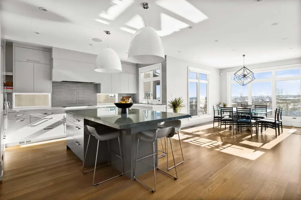 34 Elveden Heights SW Calgary AB T3H 0L1