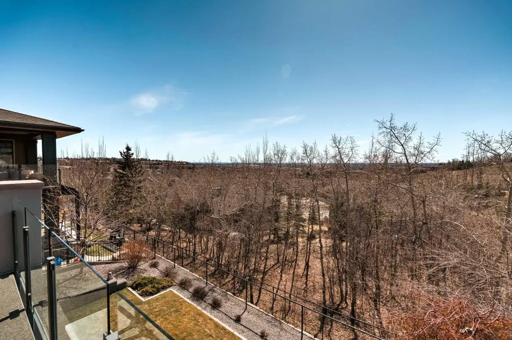 34 Elveden Heights SW Calgary AB T3H 0L1