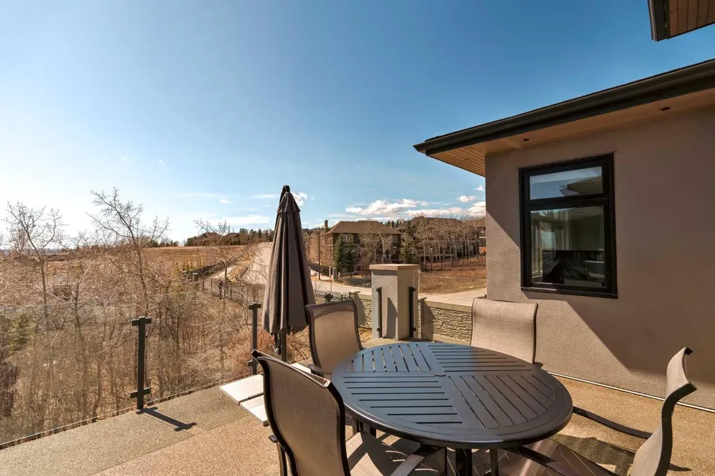 34 Elveden Heights SW Calgary AB T3H 0L1