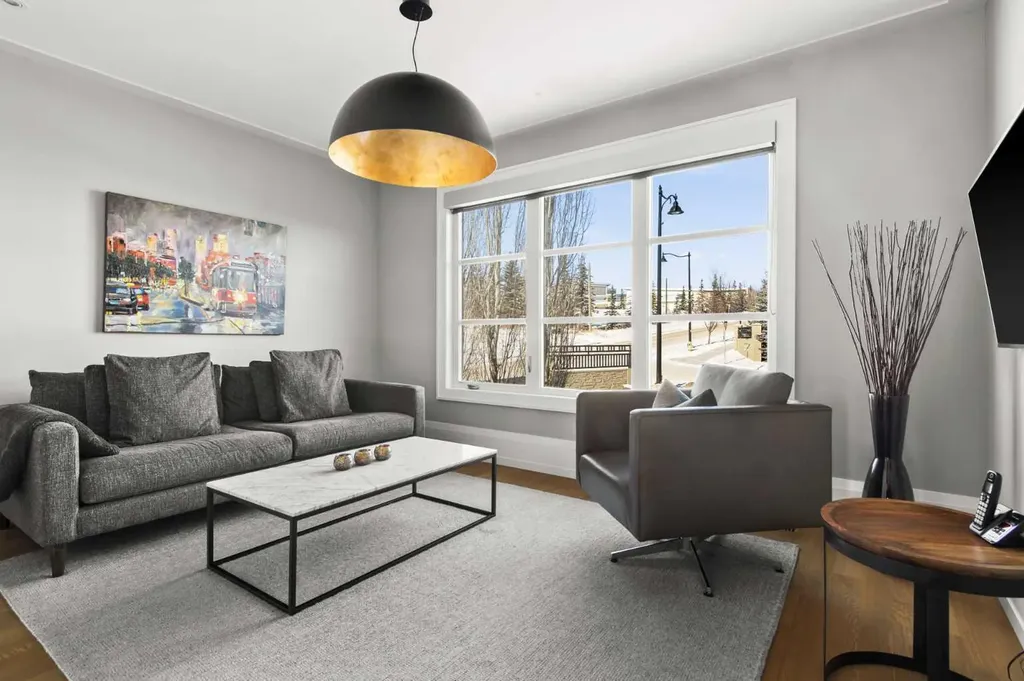 34 Elveden Heights SW Calgary AB T3H 0L1