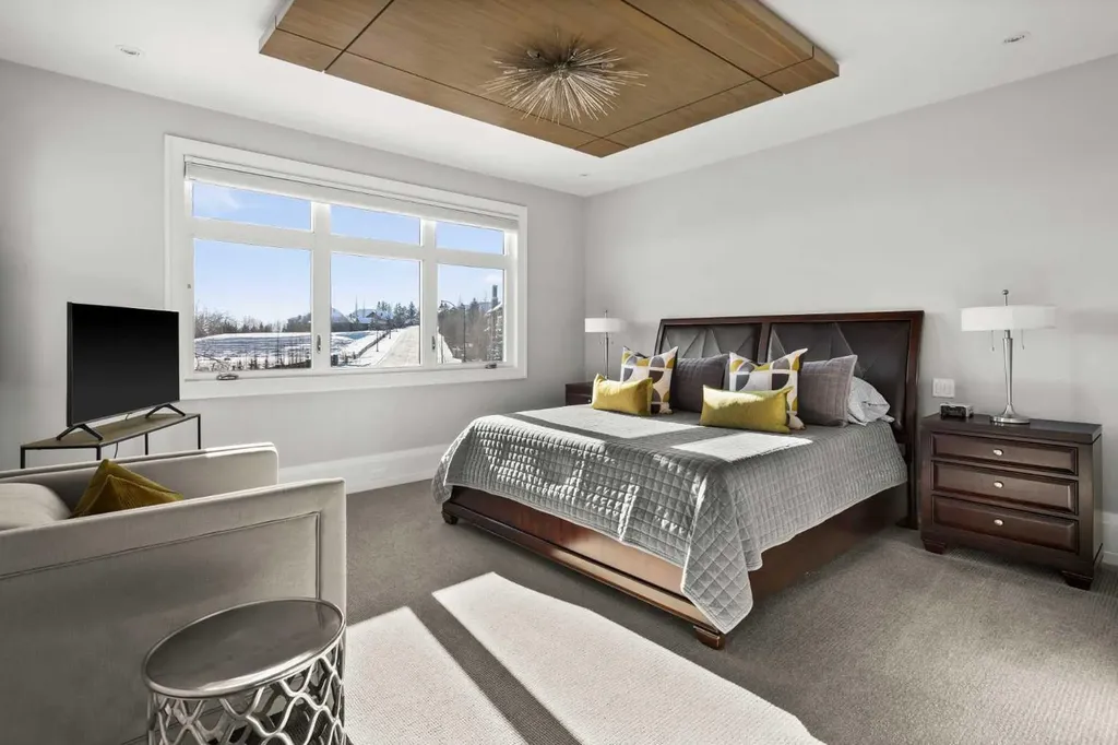 34 Elveden Heights SW Calgary AB T3H 0L1