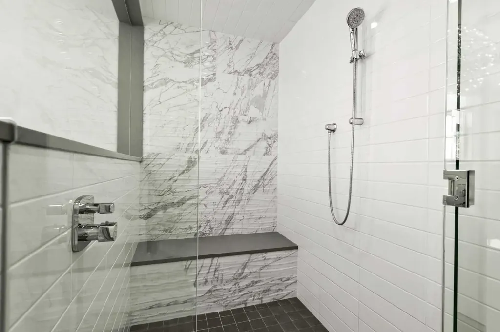 34 Elveden Heights SW Calgary AB T3H 0L1