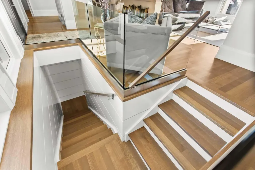 34 Elveden Heights SW Calgary AB T3H 0L1