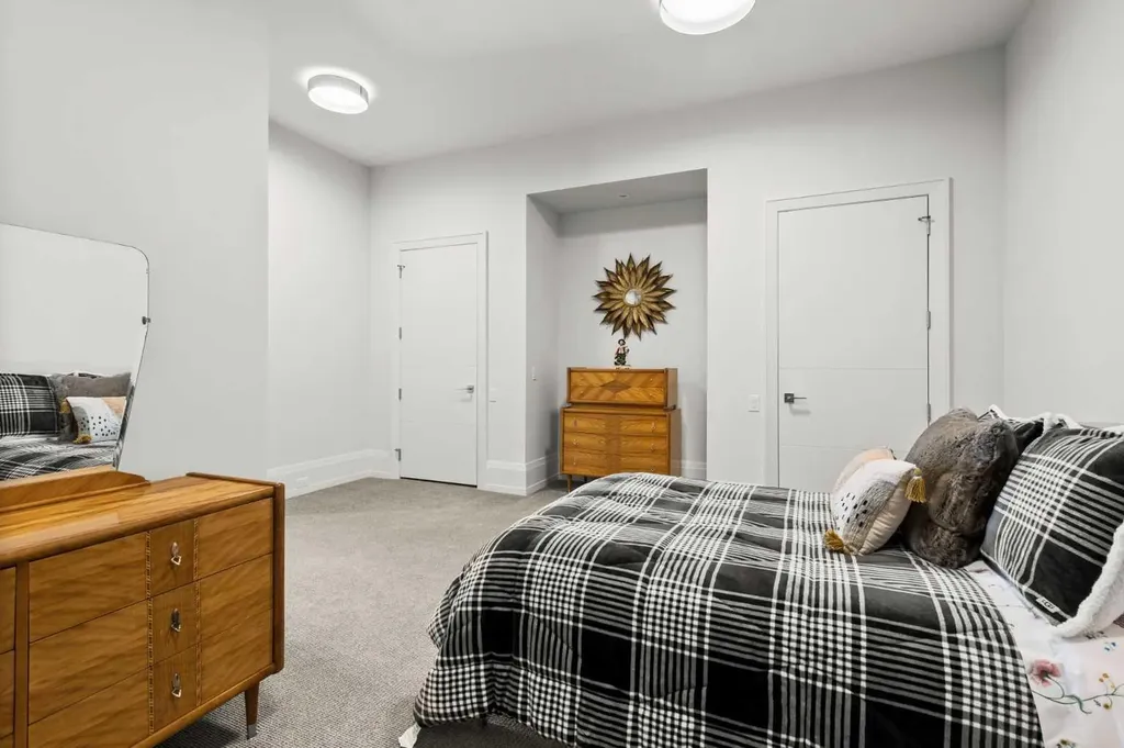 34 Elveden Heights SW Calgary AB T3H 0L1