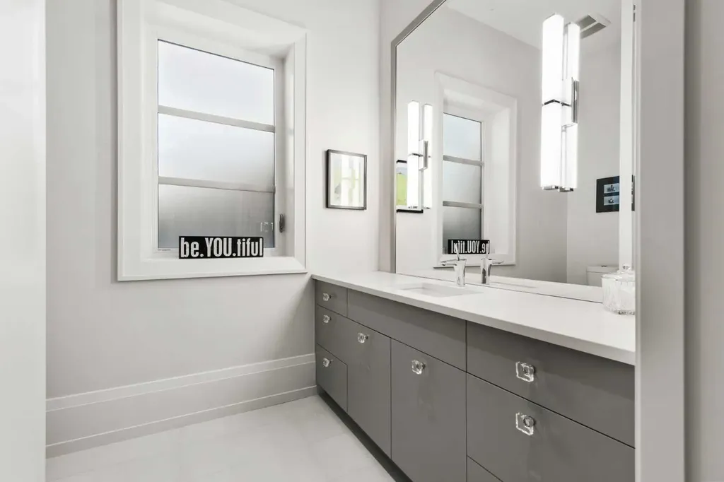 34 Elveden Heights SW Calgary AB T3H 0L1