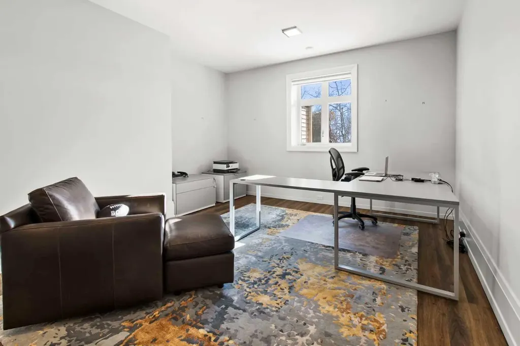 34 Elveden Heights SW Calgary AB T3H 0L1